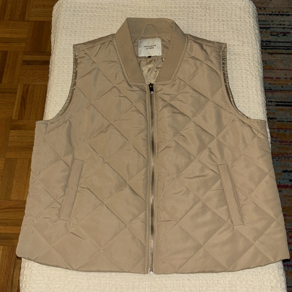 Like new puffer vest